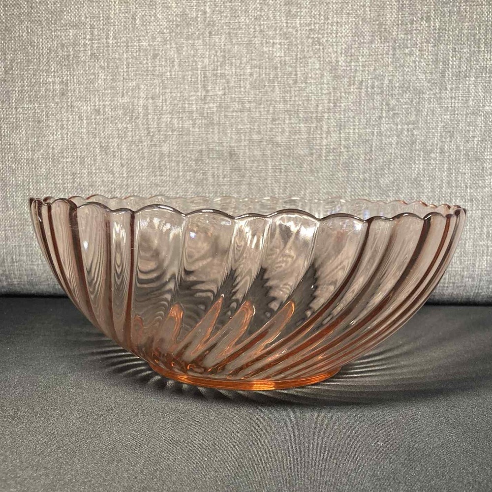 Arcoroc France ROSALINE Pink Swirl 9'' Salad Serving Bowl Depression Glass